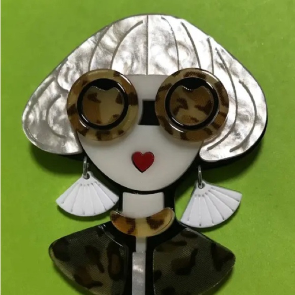 Handmade Stylish Acrylic Brooch with Tortoiseshell Accents